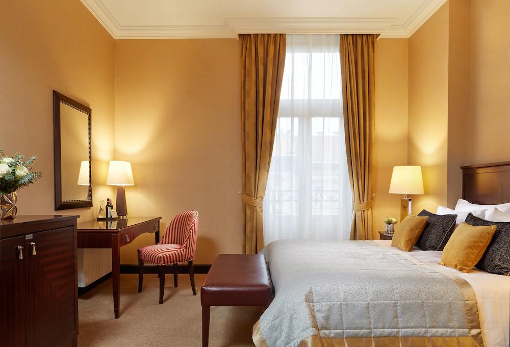 Corinthia Budapest Exterior photo A room at the hotel