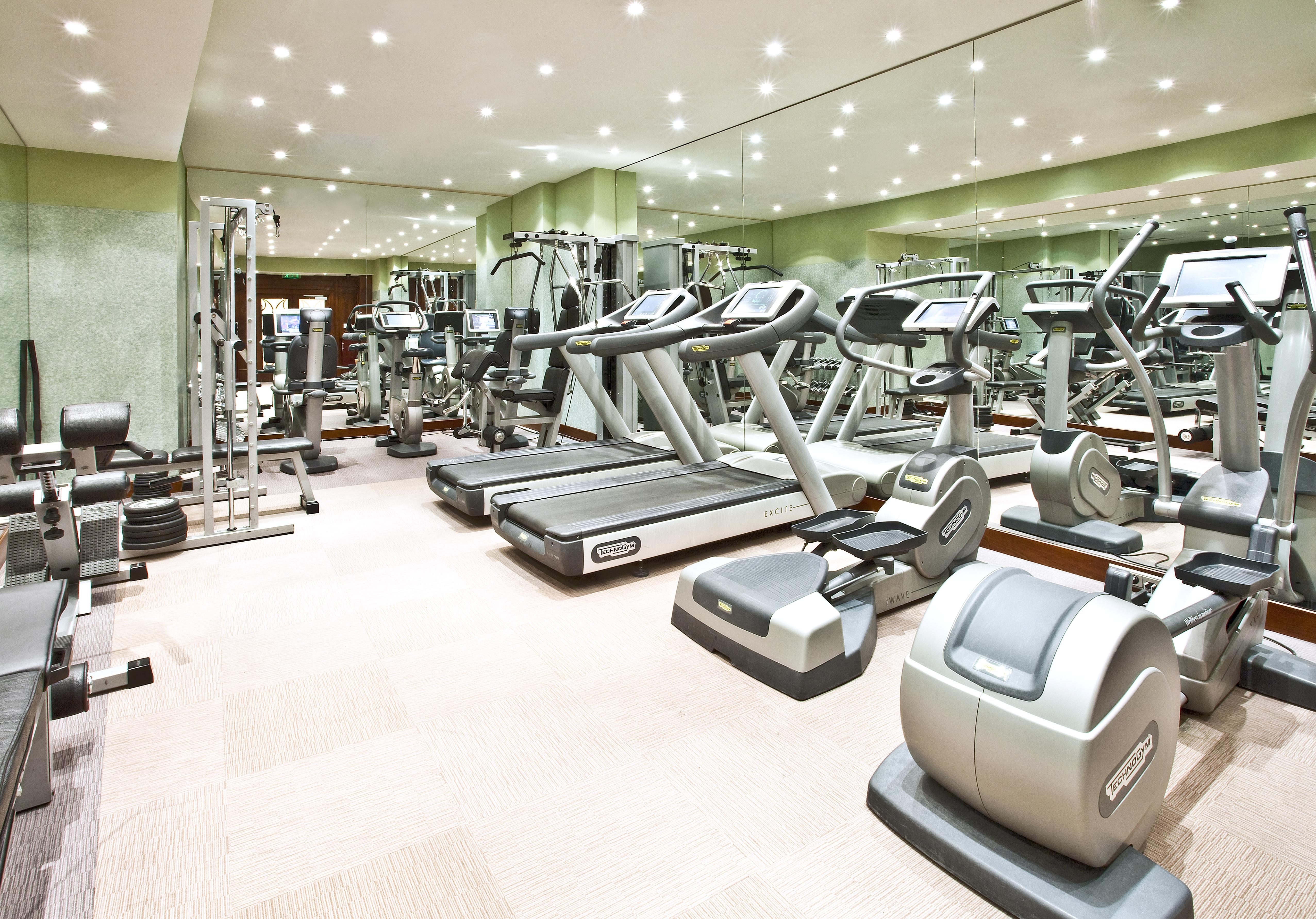 Corinthia Budapest Exterior photo A gym at a hotel
