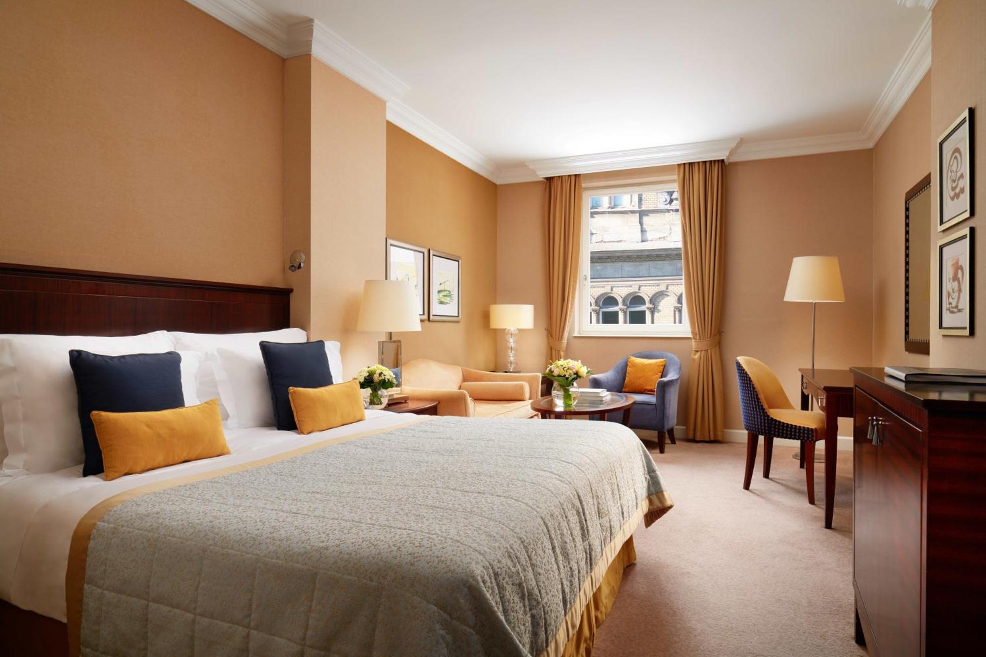 Corinthia Budapest Exterior photo A room at the hotel