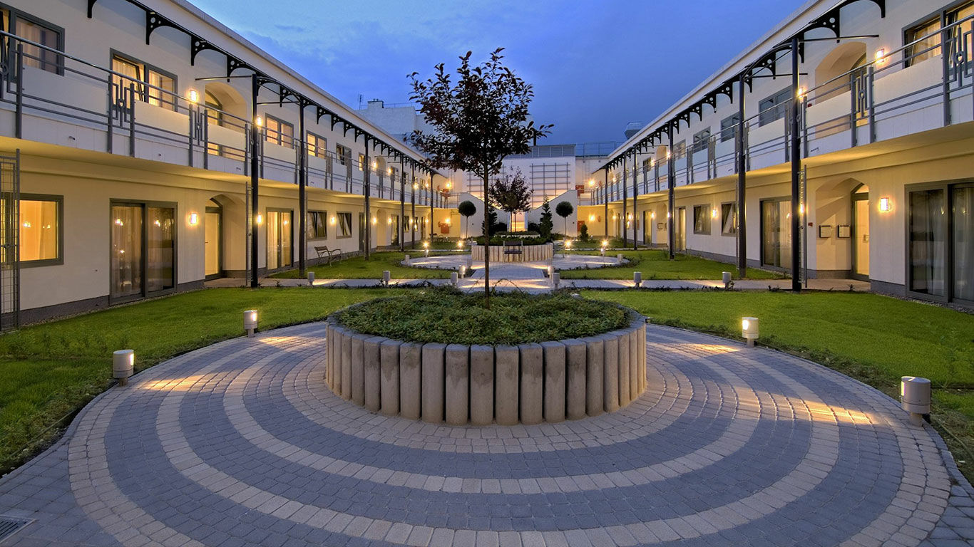 Corinthia Budapest Exterior photo The courtyard of the University of Novi Sad