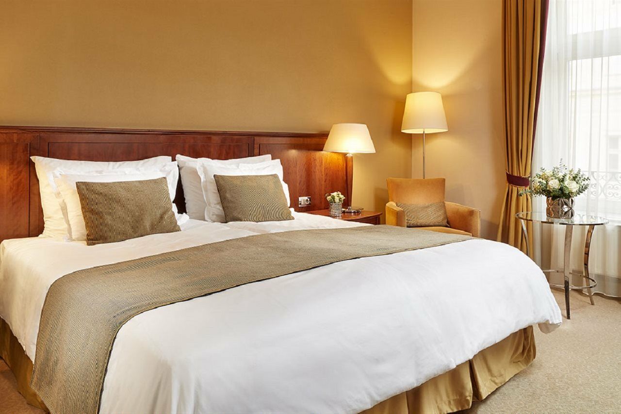 Corinthia Budapest Exterior photo A bed runner